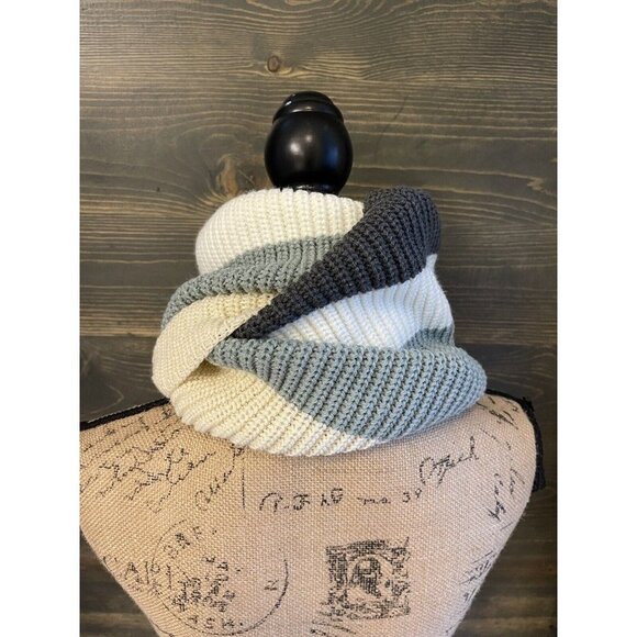 New Womens Infinity Scarf Blue Cream Button Detail Winter Knit Shawl Neck Wrap - Picture 2 of 7